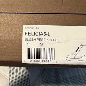 Paolo Woman’s Blush Sneakers